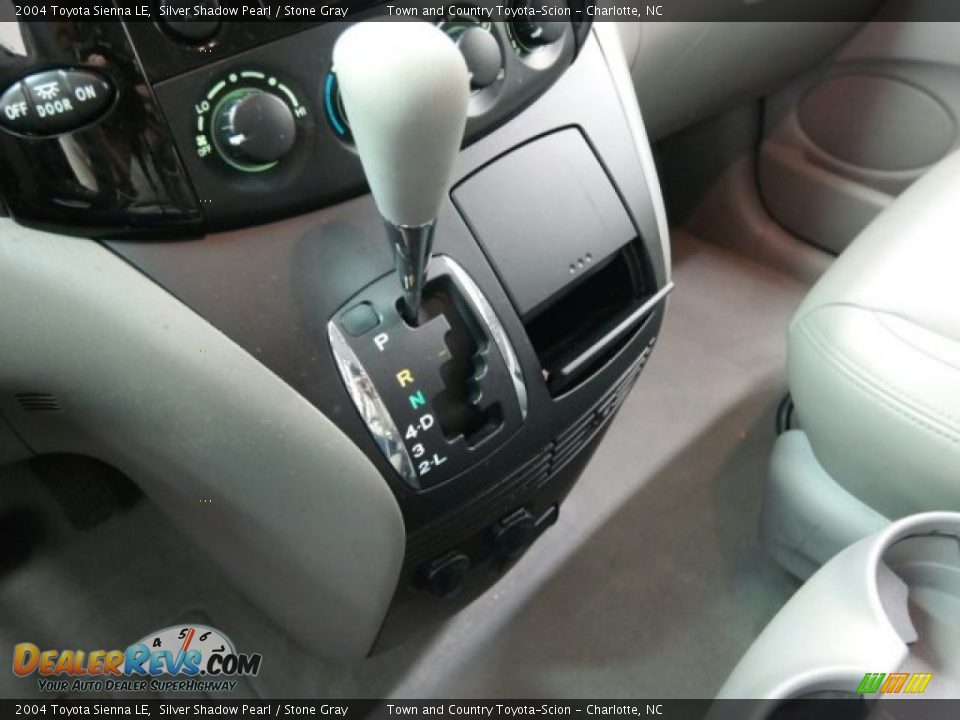 2004 Toyota Sienna LE Silver Shadow Pearl / Stone Gray Photo #36