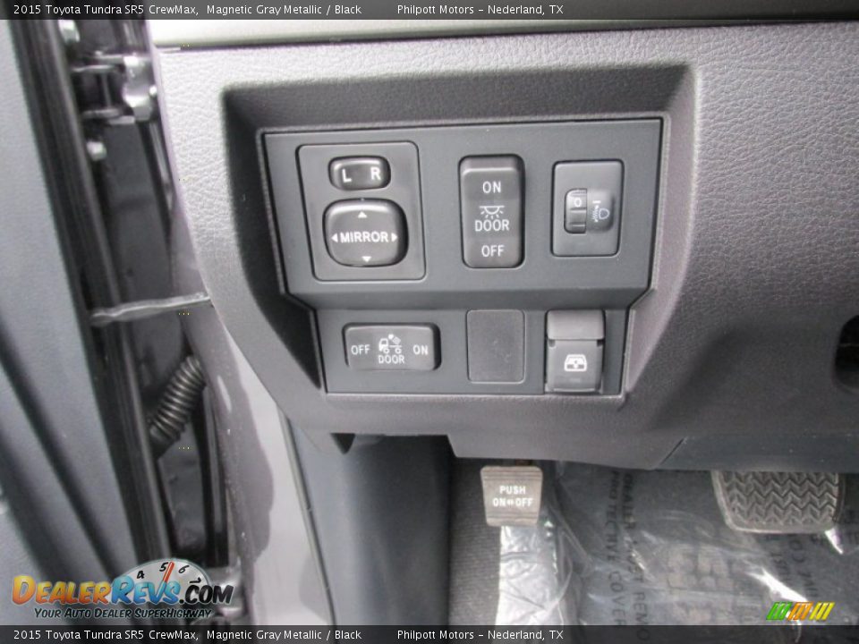 2015 Toyota Tundra SR5 CrewMax Magnetic Gray Metallic / Black Photo #35
