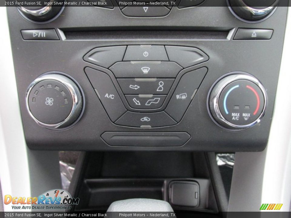 Controls of 2015 Ford Fusion SE Photo #28