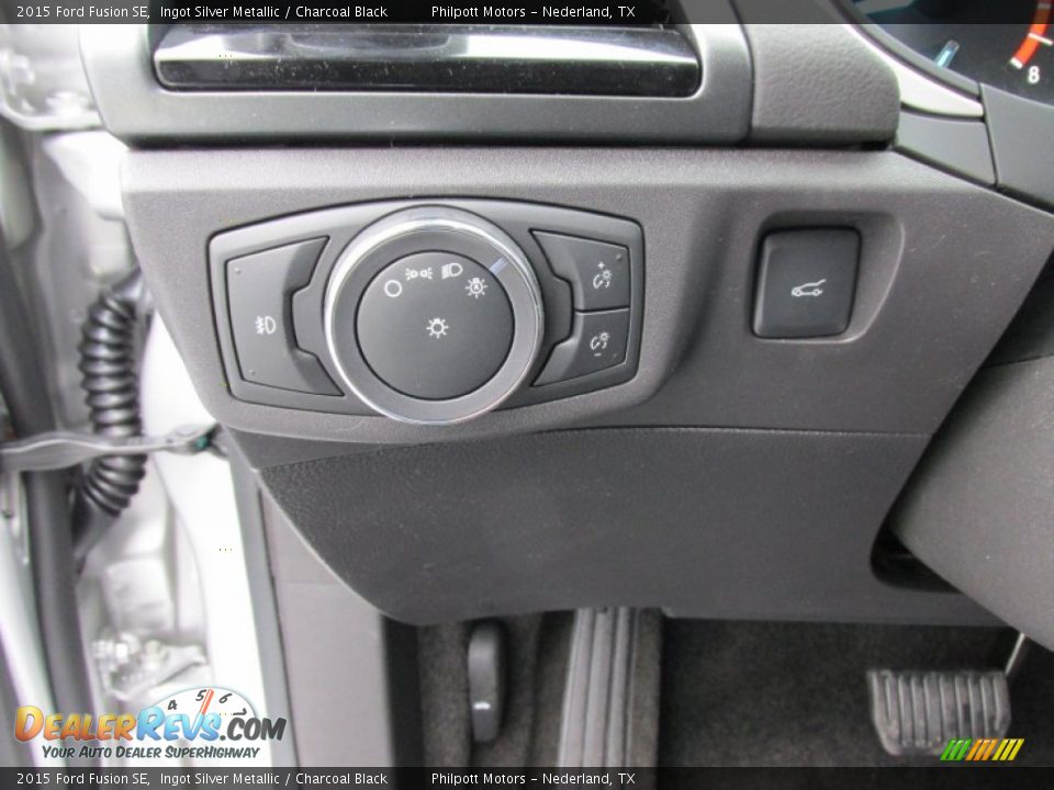 Controls of 2015 Ford Fusion SE Photo #32
