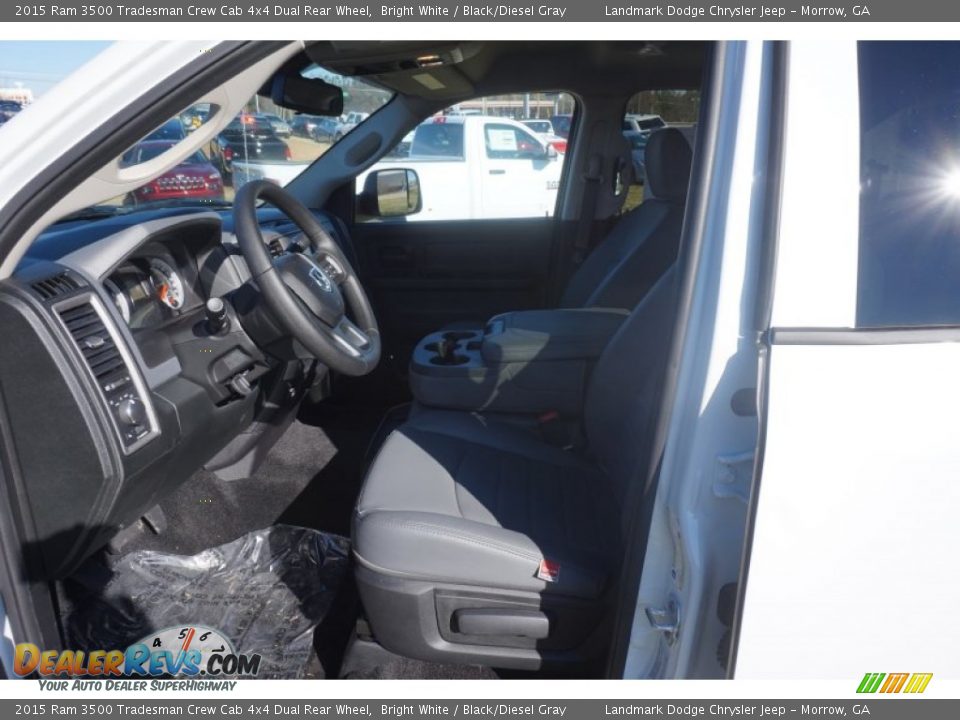 2015 Ram 3500 Tradesman Crew Cab 4x4 Dual Rear Wheel Bright White / Black/Diesel Gray Photo #7