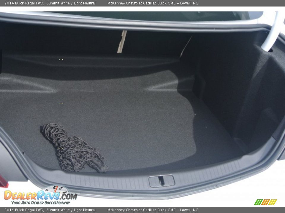 2014 Buick Regal FWD Summit White / Light Neutral Photo #17