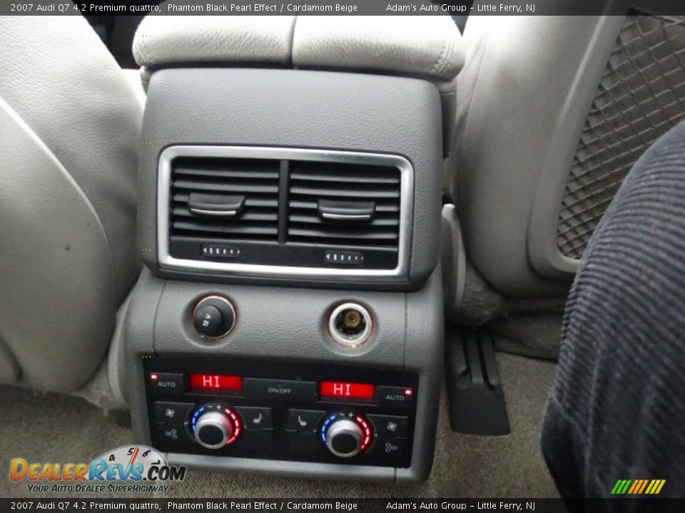 2007 Audi Q7 4.2 Premium quattro Phantom Black Pearl Effect / Cardamom Beige Photo #18