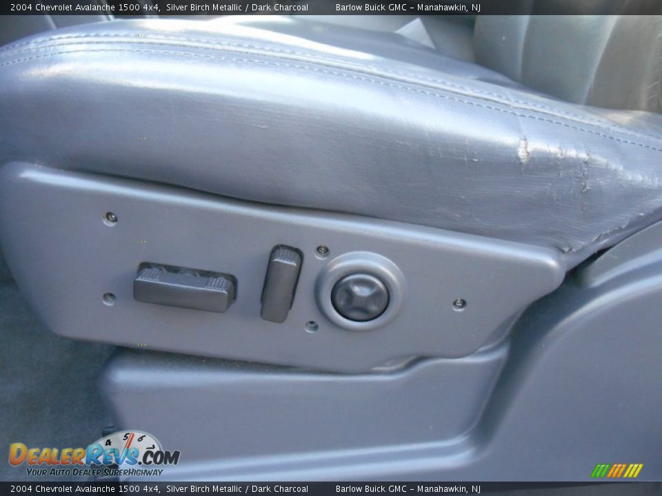 2004 Chevrolet Avalanche 1500 4x4 Silver Birch Metallic / Dark Charcoal Photo #13
