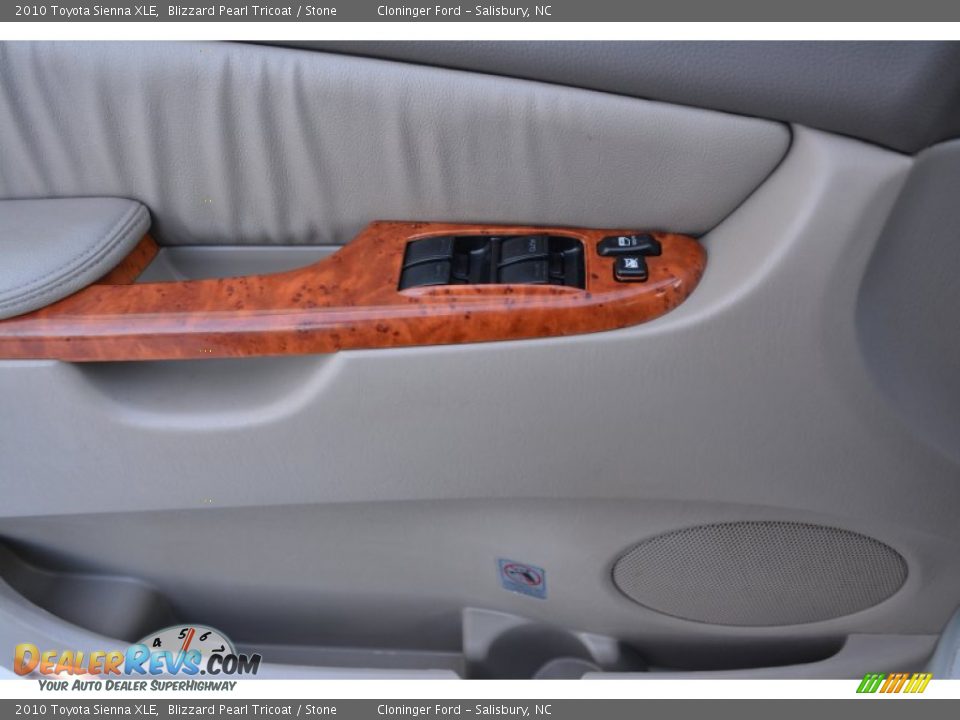2010 Toyota Sienna XLE Blizzard Pearl Tricoat / Stone Photo #8