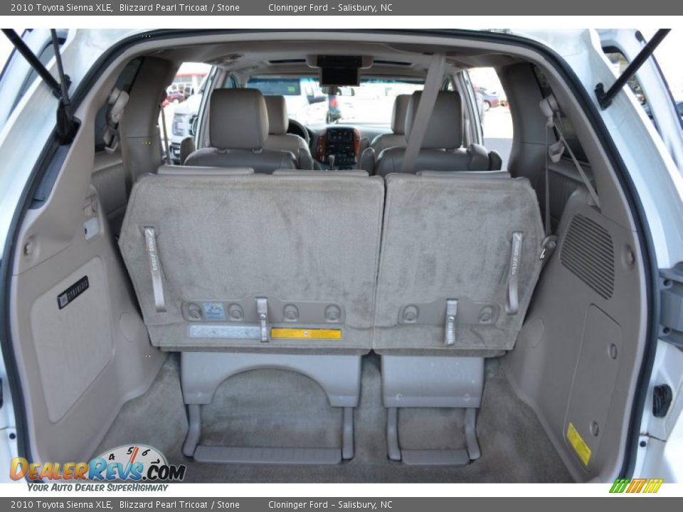 2010 Toyota Sienna XLE Blizzard Pearl Tricoat / Stone Photo #13