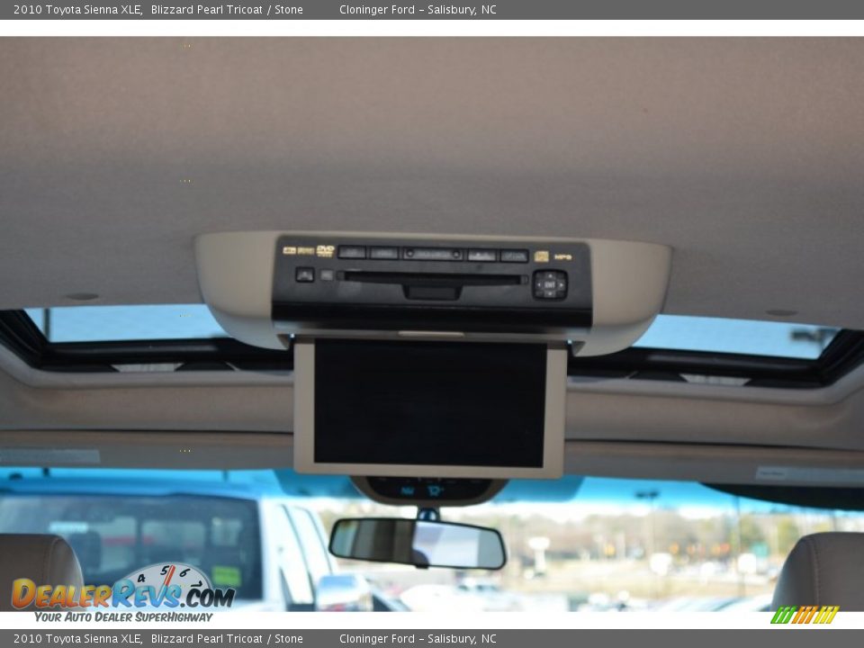 2010 Toyota Sienna XLE Blizzard Pearl Tricoat / Stone Photo #14