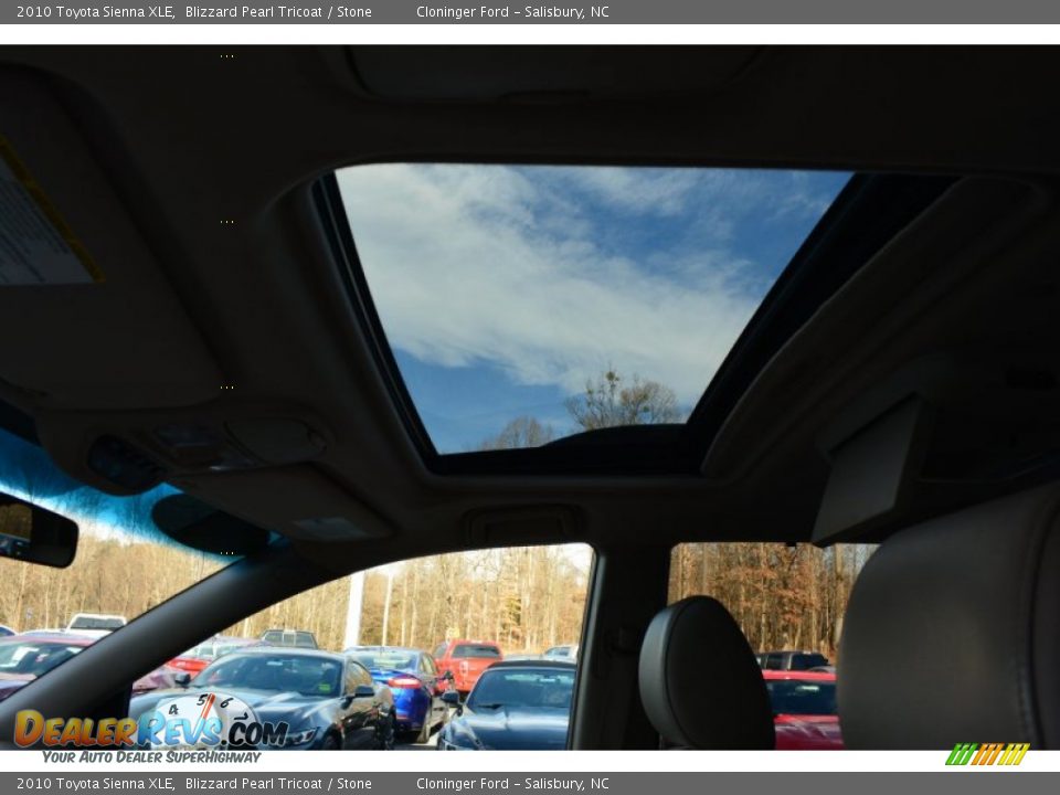 2010 Toyota Sienna XLE Blizzard Pearl Tricoat / Stone Photo #19