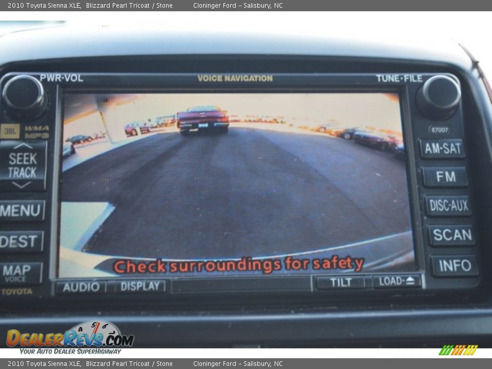 2010 Toyota Sienna XLE Blizzard Pearl Tricoat / Stone Photo #22