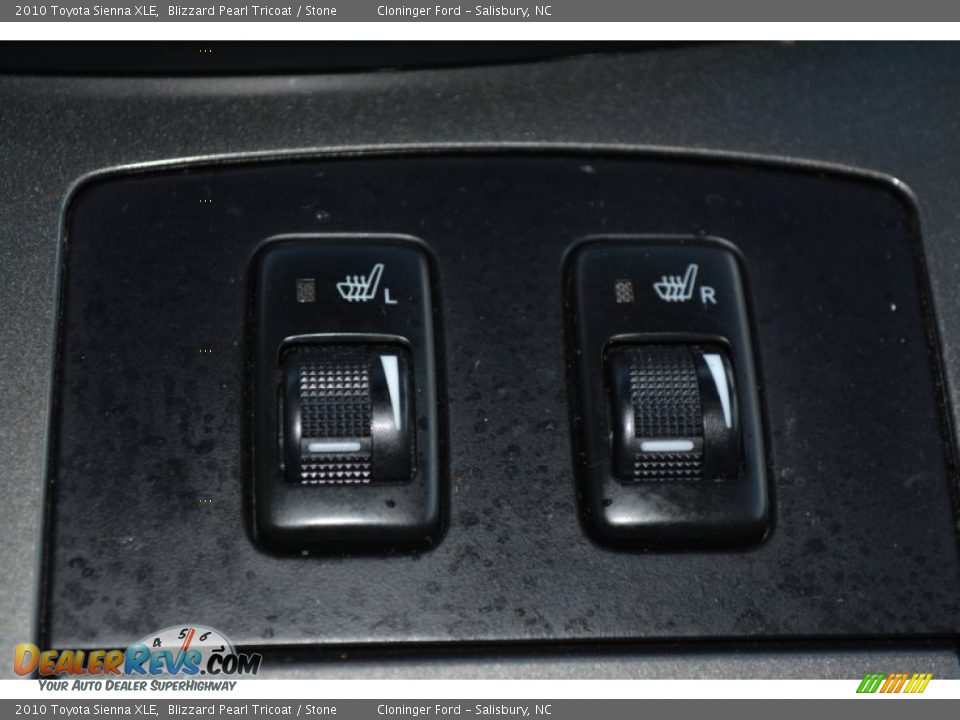 2010 Toyota Sienna XLE Blizzard Pearl Tricoat / Stone Photo #24