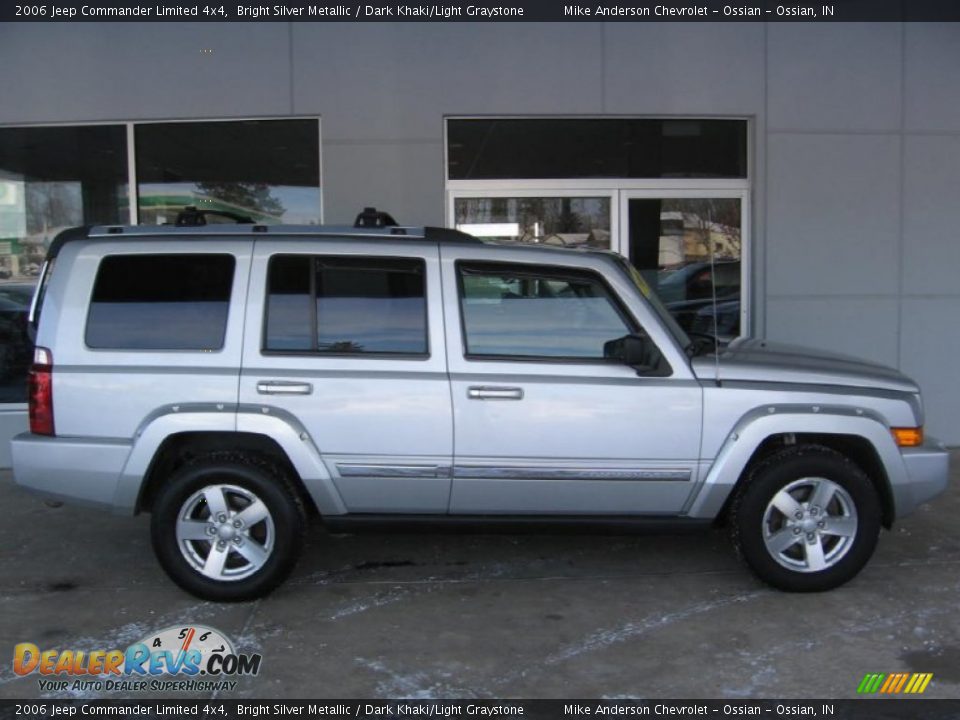 2006 Jeep Commander Limited 4x4 Bright Silver Metallic / Dark Khaki/Light Graystone Photo #2