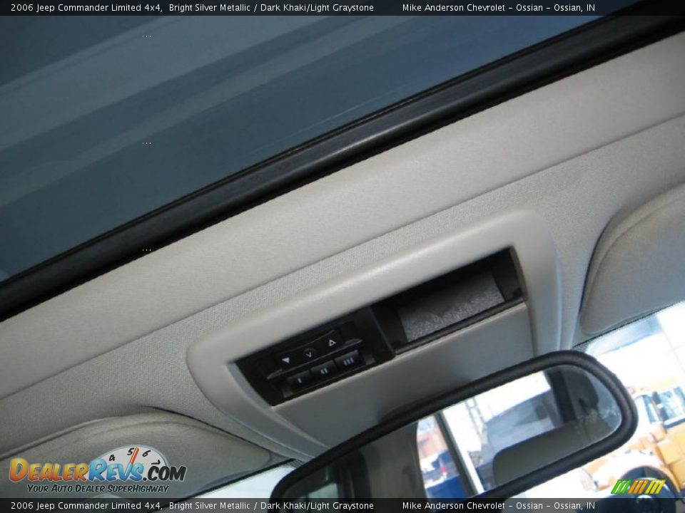 2006 Jeep Commander Limited 4x4 Bright Silver Metallic / Dark Khaki/Light Graystone Photo #9