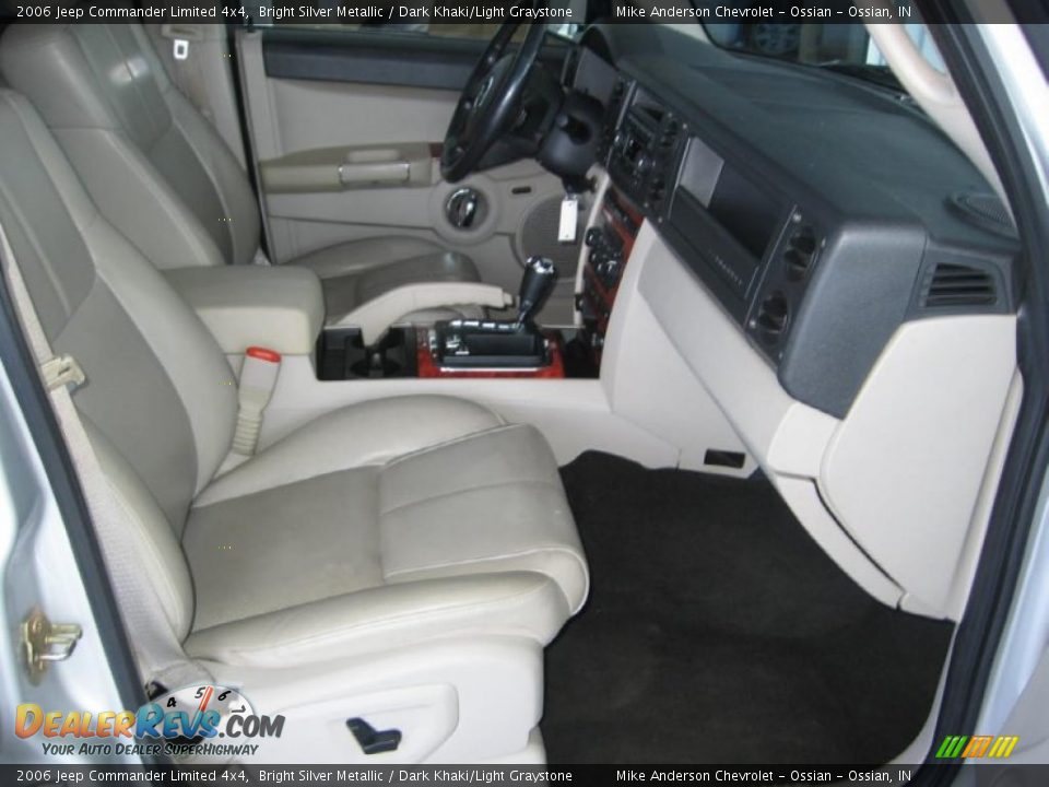 2006 Jeep Commander Limited 4x4 Bright Silver Metallic / Dark Khaki/Light Graystone Photo #12