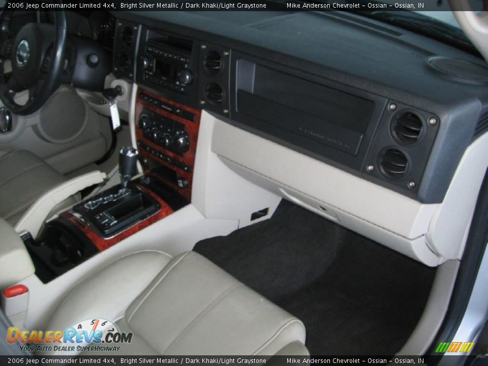 2006 Jeep Commander Limited 4x4 Bright Silver Metallic / Dark Khaki/Light Graystone Photo #13