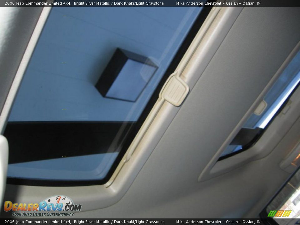 2006 Jeep Commander Limited 4x4 Bright Silver Metallic / Dark Khaki/Light Graystone Photo #15