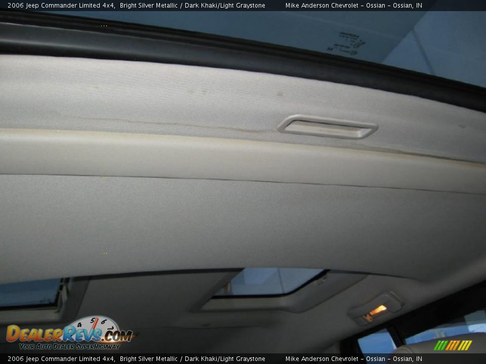 2006 Jeep Commander Limited 4x4 Bright Silver Metallic / Dark Khaki/Light Graystone Photo #16