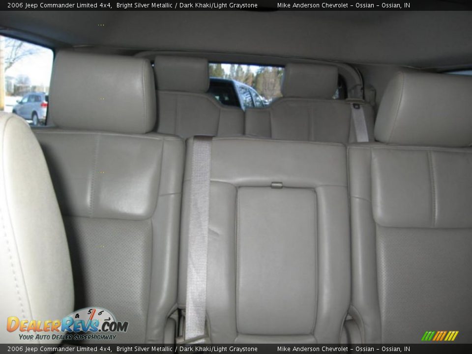 2006 Jeep Commander Limited 4x4 Bright Silver Metallic / Dark Khaki/Light Graystone Photo #17