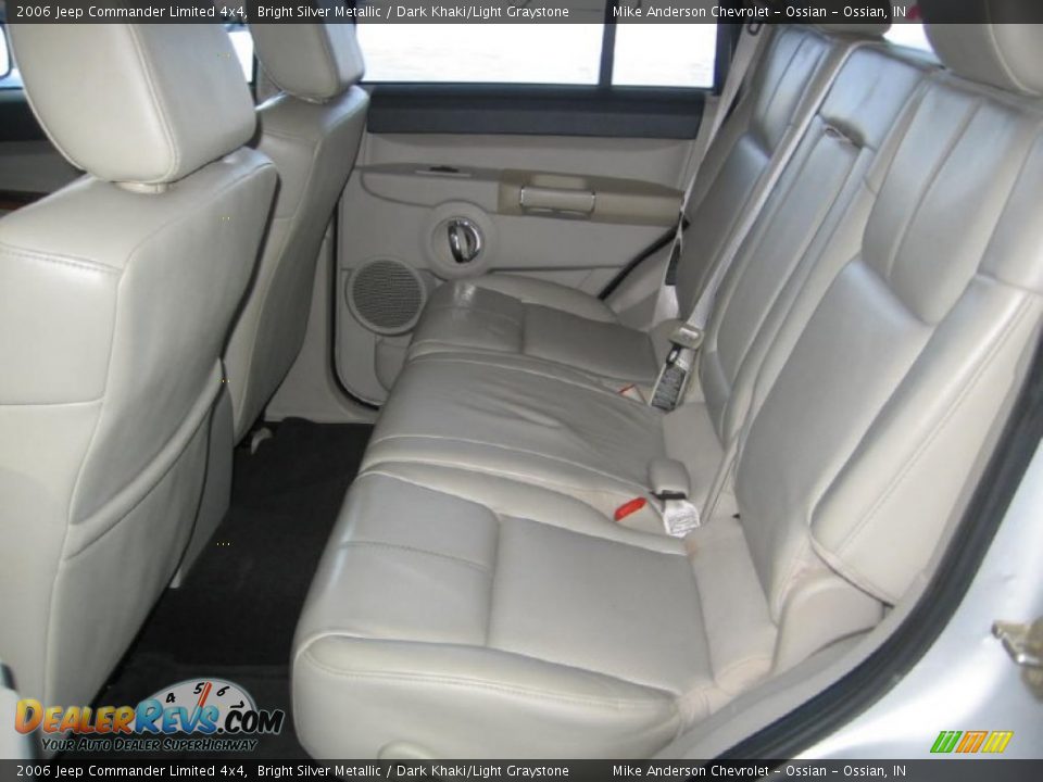 2006 Jeep Commander Limited 4x4 Bright Silver Metallic / Dark Khaki/Light Graystone Photo #18