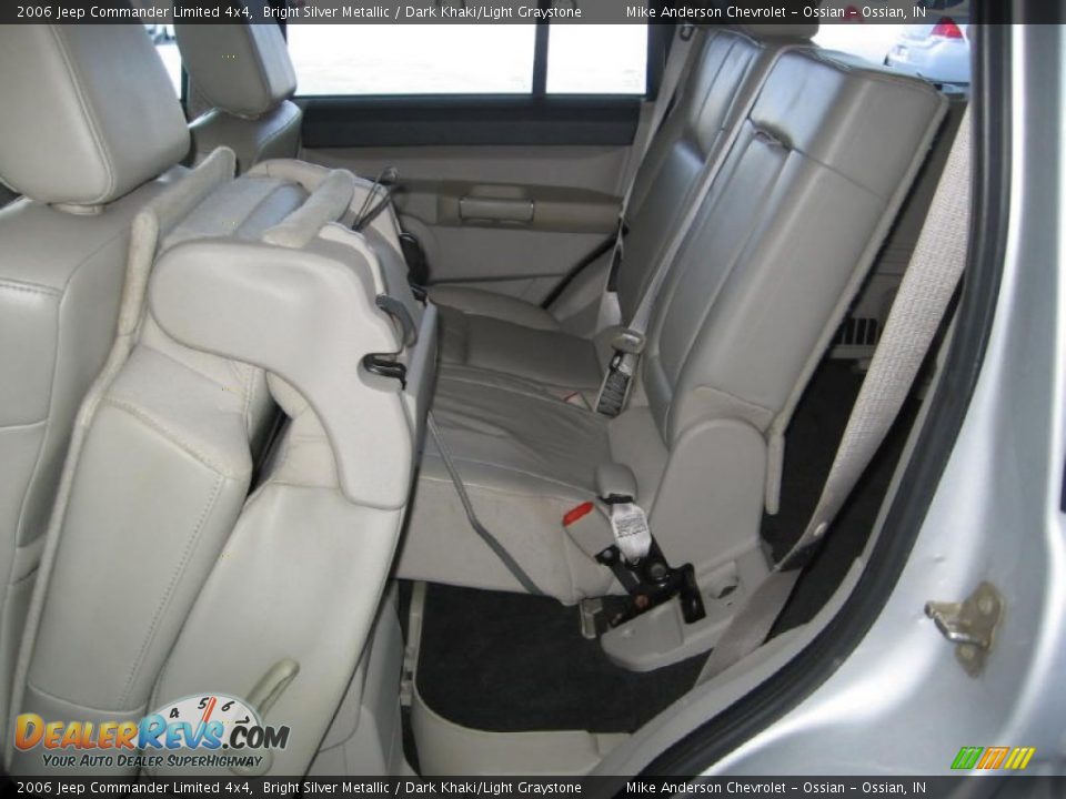 2006 Jeep Commander Limited 4x4 Bright Silver Metallic / Dark Khaki/Light Graystone Photo #19