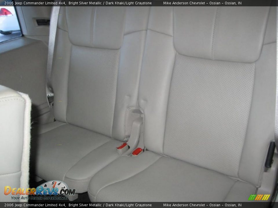 2006 Jeep Commander Limited 4x4 Bright Silver Metallic / Dark Khaki/Light Graystone Photo #20
