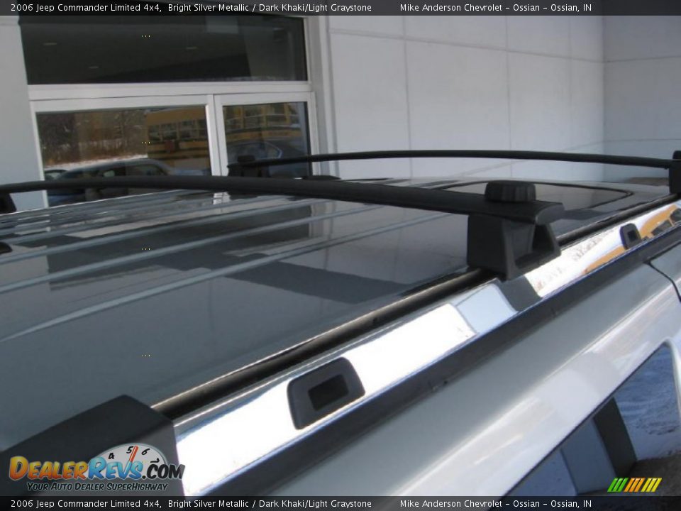 2006 Jeep Commander Limited 4x4 Bright Silver Metallic / Dark Khaki/Light Graystone Photo #25