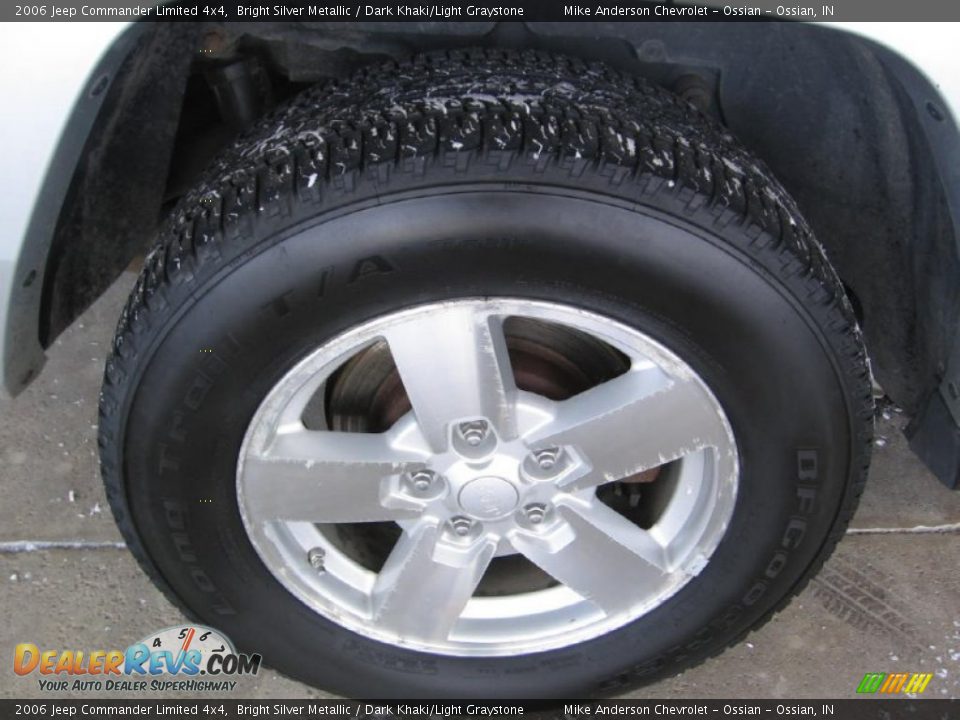 2006 Jeep Commander Limited 4x4 Bright Silver Metallic / Dark Khaki/Light Graystone Photo #26