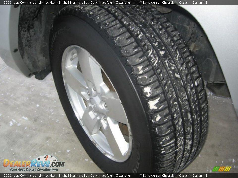 2006 Jeep Commander Limited 4x4 Bright Silver Metallic / Dark Khaki/Light Graystone Photo #27