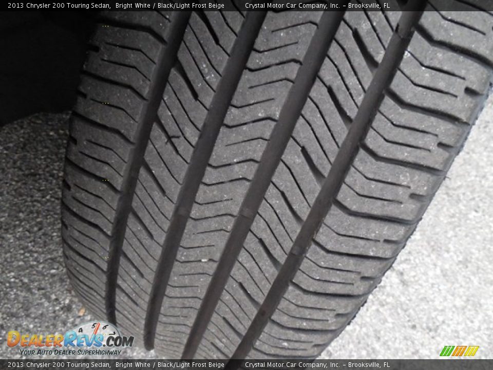 2013 Chrysler 200 Touring Sedan Bright White / Black/Light Frost Beige Photo #15