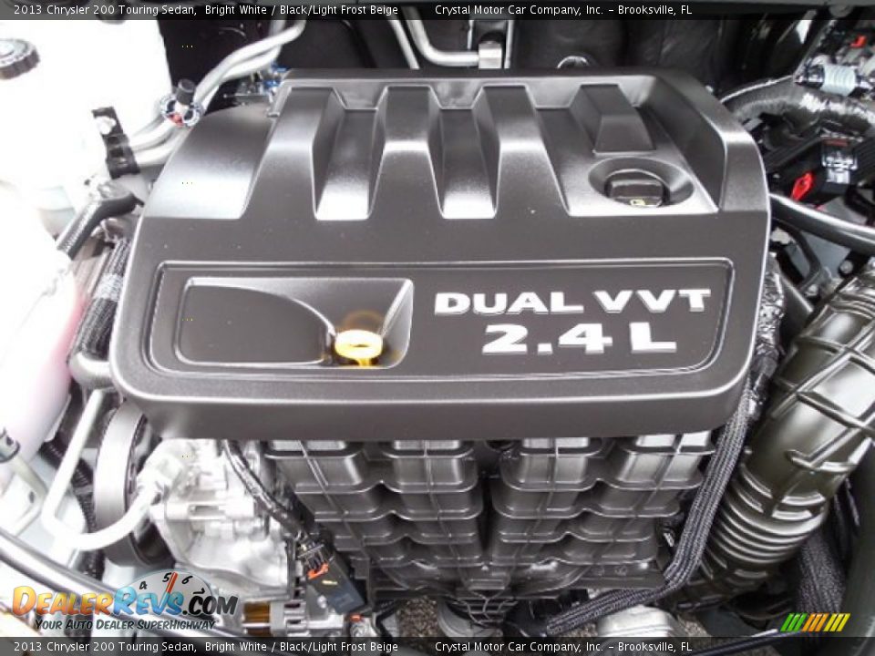 2013 Chrysler 200 Touring Sedan Bright White / Black/Light Frost Beige Photo #16