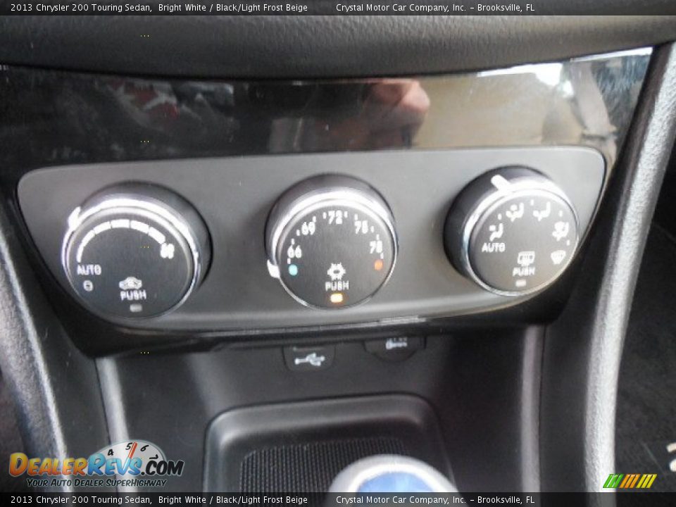 2013 Chrysler 200 Touring Sedan Bright White / Black/Light Frost Beige Photo #20