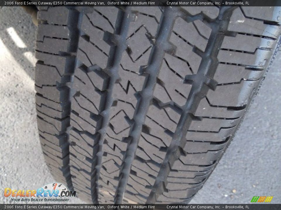 2006 Ford E Series Cutaway E350 Commercial Moving Van Oxford White / Medium Flint Photo #17