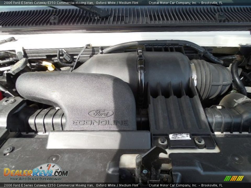 2006 Ford E Series Cutaway E350 Commercial Moving Van Oxford White / Medium Flint Photo #18