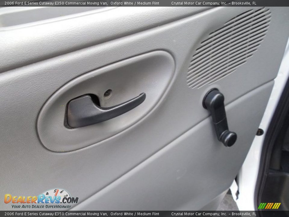2006 Ford E Series Cutaway E350 Commercial Moving Van Oxford White / Medium Flint Photo #19