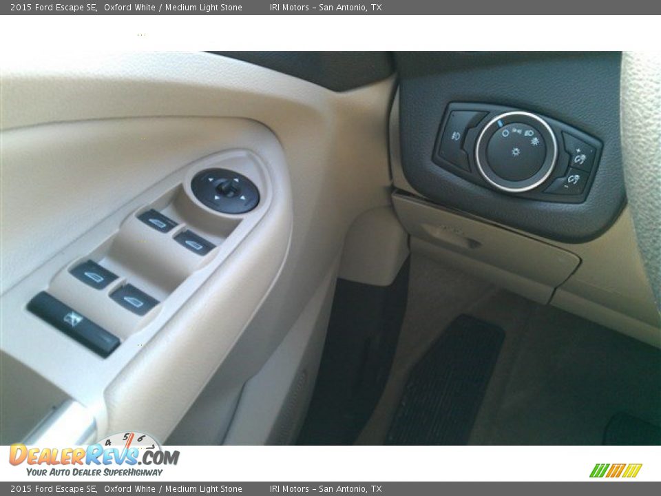 2015 Ford Escape SE Oxford White / Medium Light Stone Photo #17