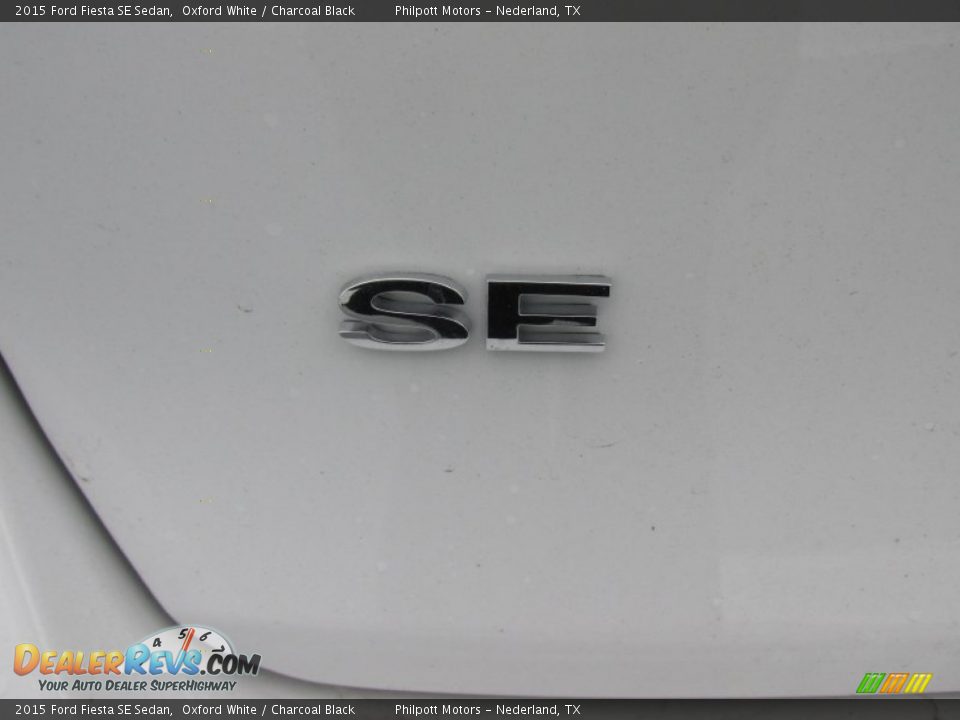 2015 Ford Fiesta SE Sedan Oxford White / Charcoal Black Photo #14