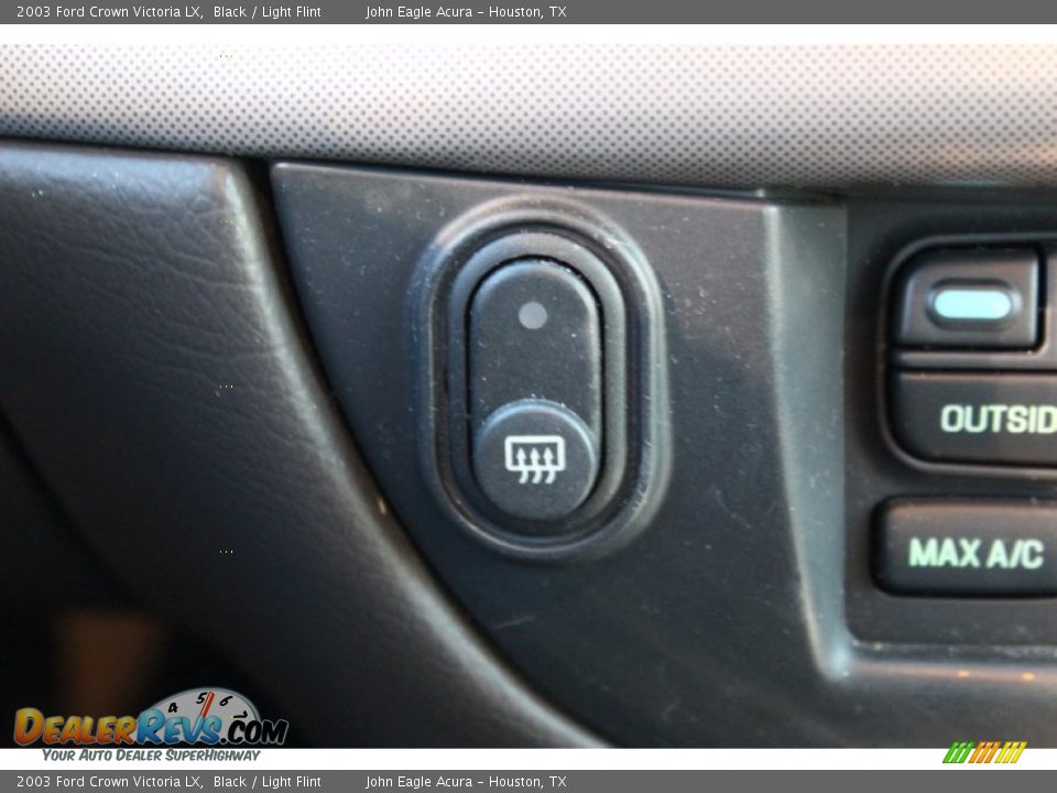 2003 Ford Crown Victoria LX Black / Light Flint Photo #33