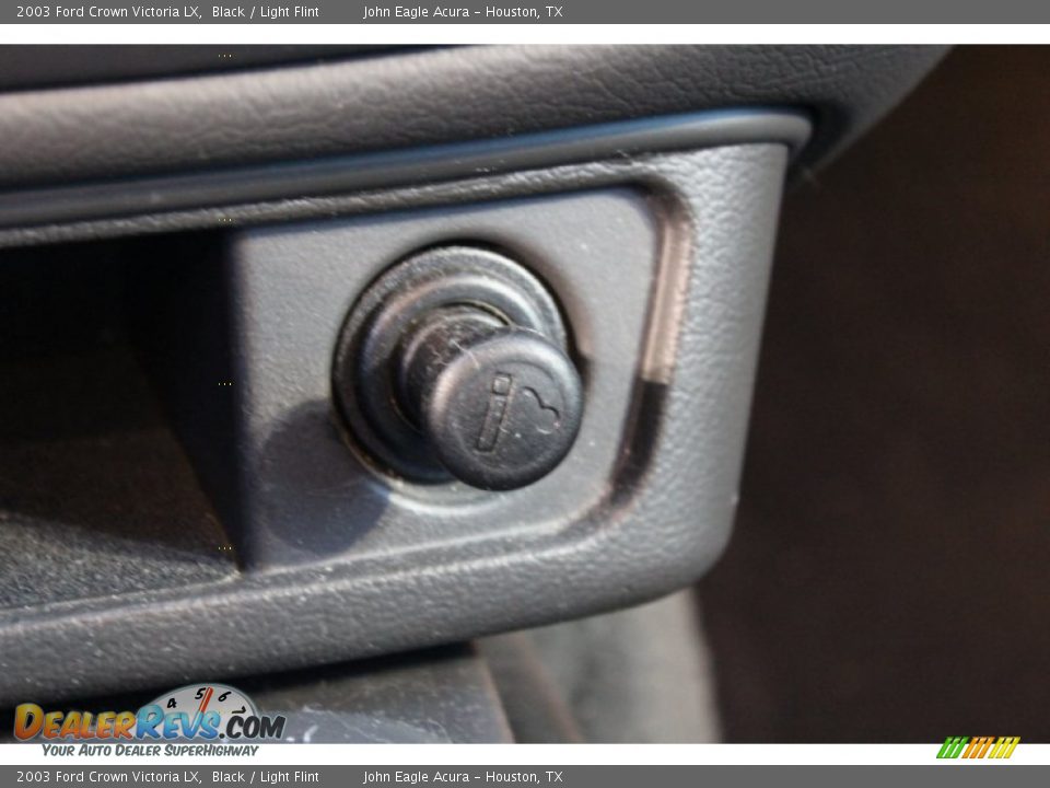 2003 Ford Crown Victoria LX Black / Light Flint Photo #34