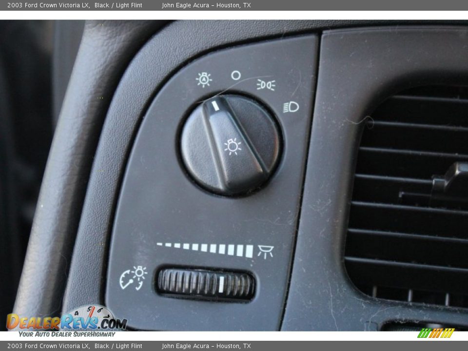 2003 Ford Crown Victoria LX Black / Light Flint Photo #36