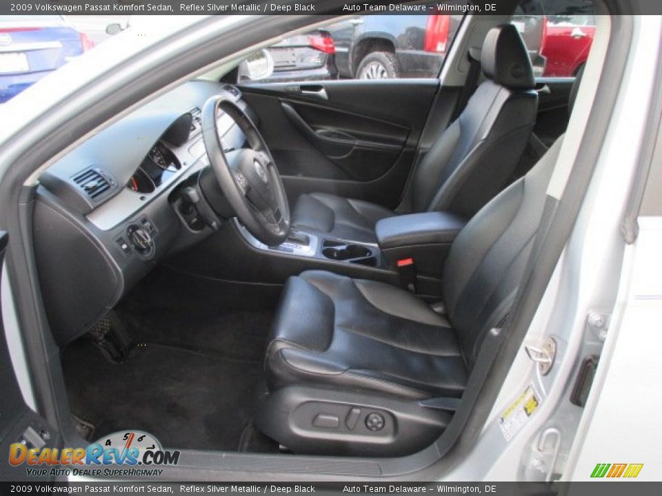 2009 Volkswagen Passat Komfort Sedan Reflex Silver Metallic / Deep Black Photo #10