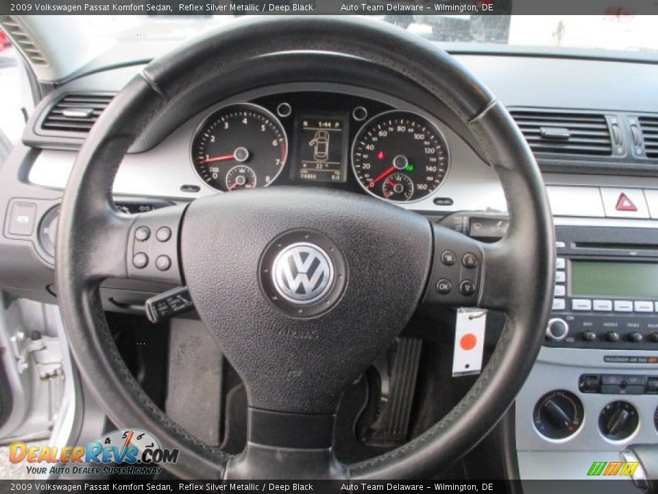 2009 Volkswagen Passat Komfort Sedan Reflex Silver Metallic / Deep Black Photo #14