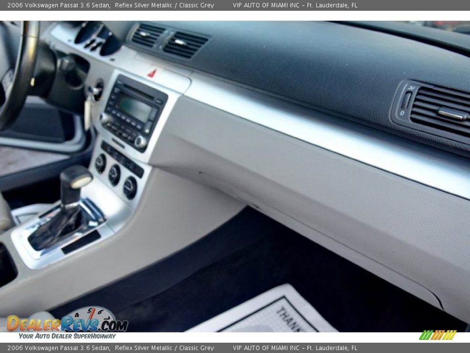 2006 Volkswagen Passat 3.6 Sedan Reflex Silver Metallic / Classic Grey Photo #3
