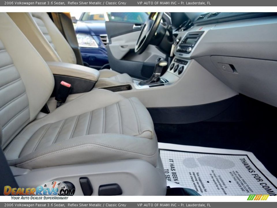 2006 Volkswagen Passat 3.6 Sedan Reflex Silver Metallic / Classic Grey Photo #5