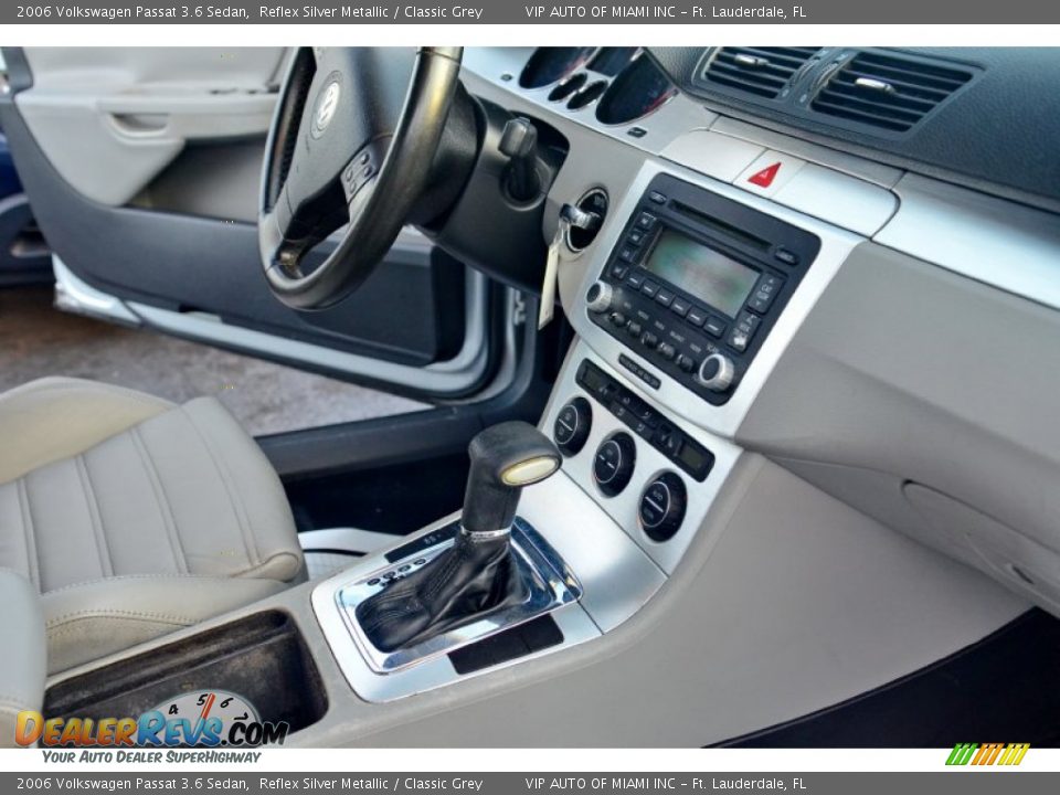 2006 Volkswagen Passat 3.6 Sedan Reflex Silver Metallic / Classic Grey Photo #6