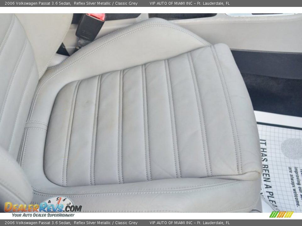 2006 Volkswagen Passat 3.6 Sedan Reflex Silver Metallic / Classic Grey Photo #7