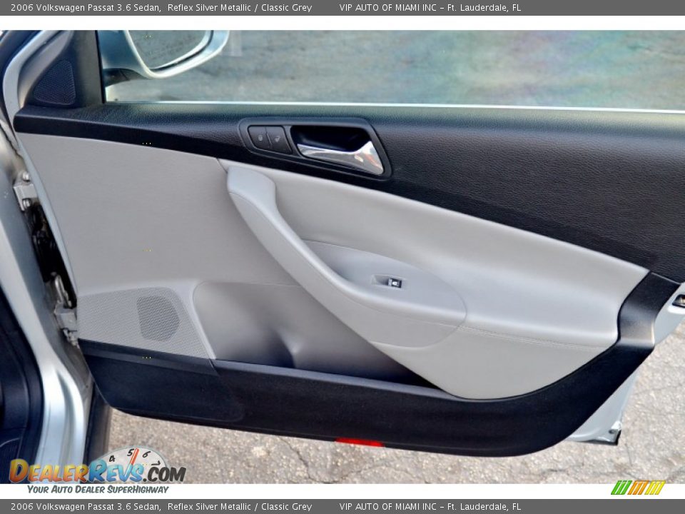 2006 Volkswagen Passat 3.6 Sedan Reflex Silver Metallic / Classic Grey Photo #8