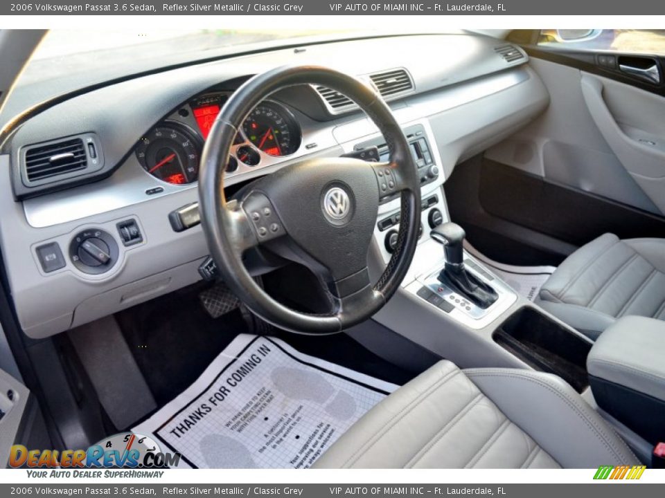 2006 Volkswagen Passat 3.6 Sedan Reflex Silver Metallic / Classic Grey Photo #9