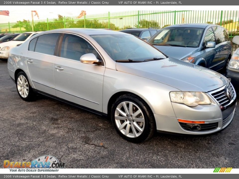 2006 Volkswagen Passat 3.6 Sedan Reflex Silver Metallic / Classic Grey Photo #17