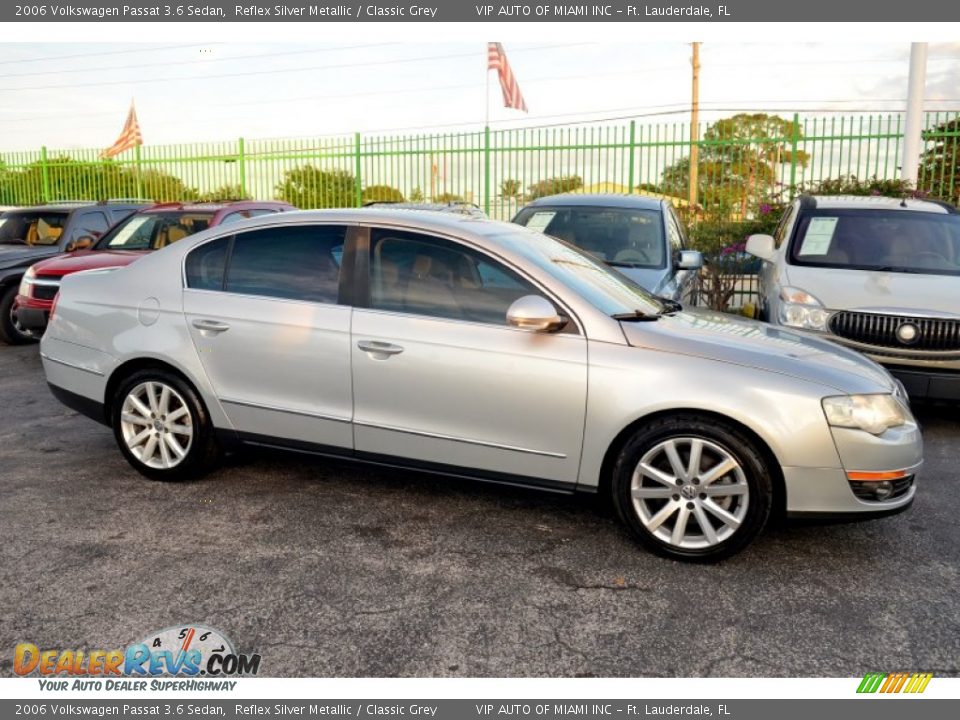 2006 Volkswagen Passat 3.6 Sedan Reflex Silver Metallic / Classic Grey Photo #18