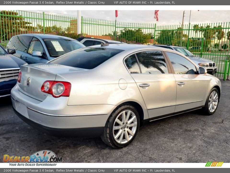 2006 Volkswagen Passat 3.6 Sedan Reflex Silver Metallic / Classic Grey Photo #21