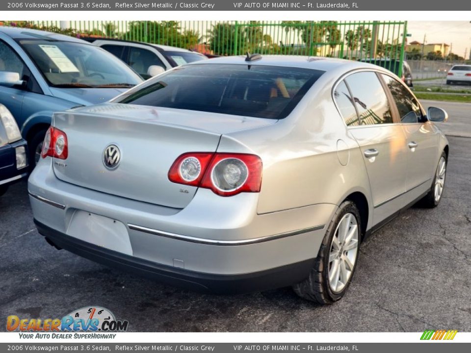 2006 Volkswagen Passat 3.6 Sedan Reflex Silver Metallic / Classic Grey Photo #22
